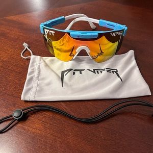 NWOT The Gobby polarized pit vipers double wide. Serial PWNDBYK3N C€